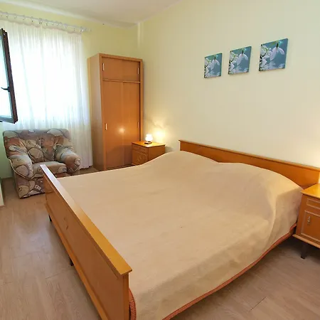 Celine 606 Pjescana Uvala
